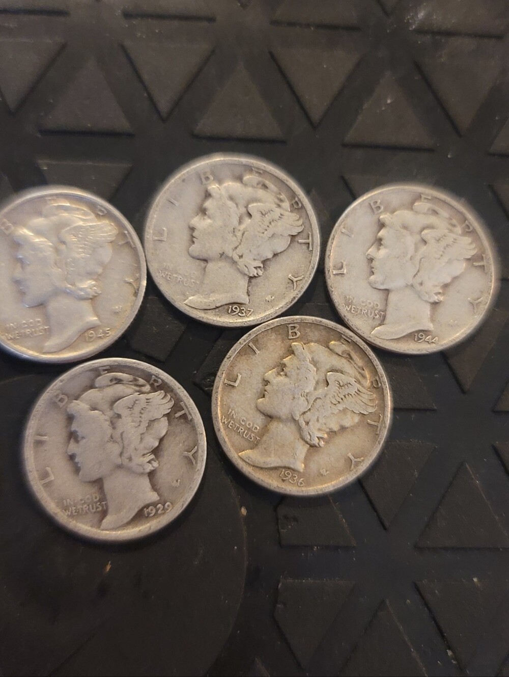 Lot of 7 Mercury Dimes 90% Silver - 1929 1936 1937 1944 1944 1945 1945 Winged - Picture 5 of 10